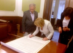 5. oktobar 2015. Predsednica Odbora za zdravlje i porodicu potpisuje Barselonsku deklaraciju